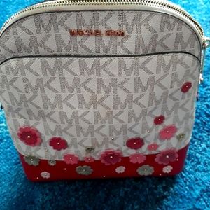 MK Bag pink and white back pack use but in good condition merely use.